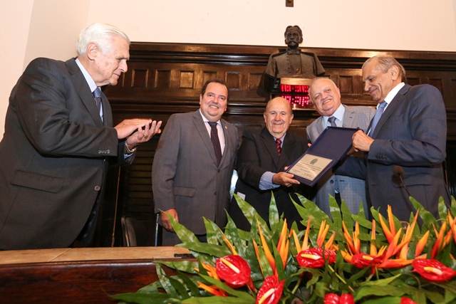 Ex-deputado José Marcos foi homenageado na Alepe. Foto: Henrique Genecy/Alepe